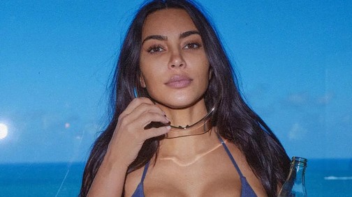 Kim Kardashian bebizonyítja: a háromszög bikini az idei nyár slágere