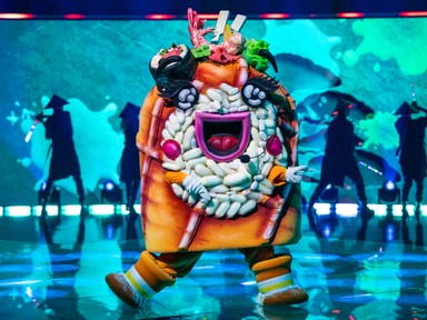 Sosem gondoltuk volna, hogy pont ezt a színészt rejti az Álarcos Énekes Sushi jelmeze