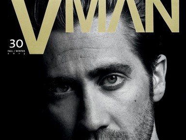 Jake Gyllenhaal igéző szemekkel a VMan jubileumi címlapján