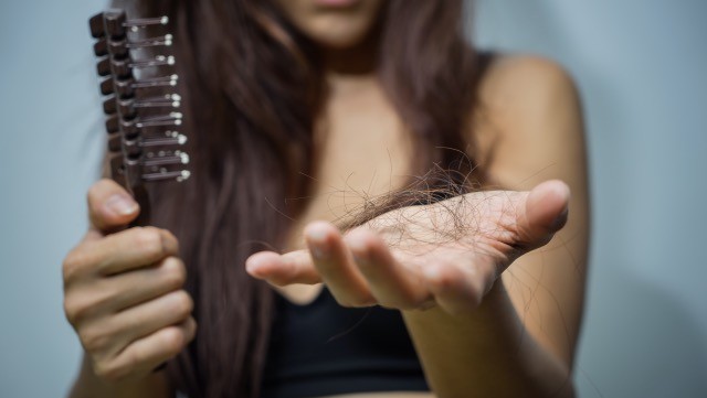 Állítsd meg a hajhullást! A bőrgyógyász most válaszol a leggyakoribb kérdésekre