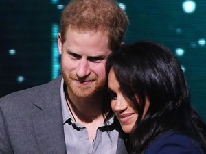 Meghan Markle és Harry herceg meglepetésbeszédet tartott ma a legnagyobb sztároknak