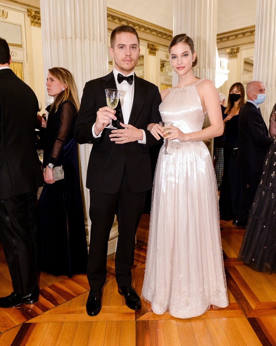 Palvin Barbara és Dylan Sprouse szuperelegáns romantikus estéje Milánóban
