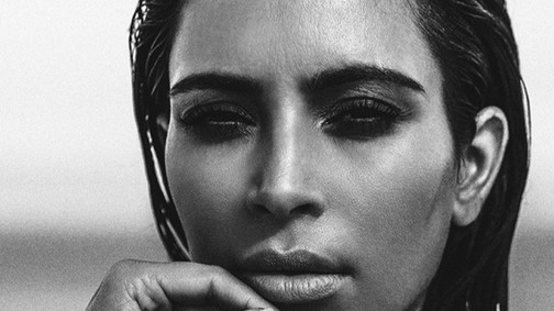 Kim Kardashian már megint meztelenkedik