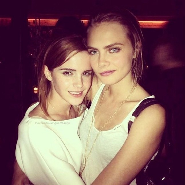 Igazi brit ikonok: Emma Watson és Cara Delevingne.
