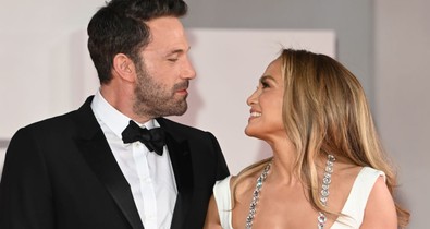 Jennifer Lopez álomszép ruhában tündökölt második esküvőjükön