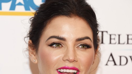 Ez a két szín elvileg nem passzol, de Jenna Dewan mégis elképesztően néz ki