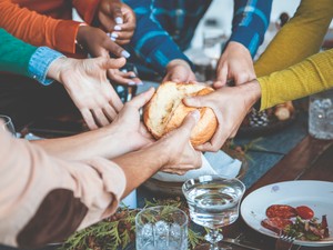 Ha így eszed a süteményt karácsonykor, szerencsét hoz