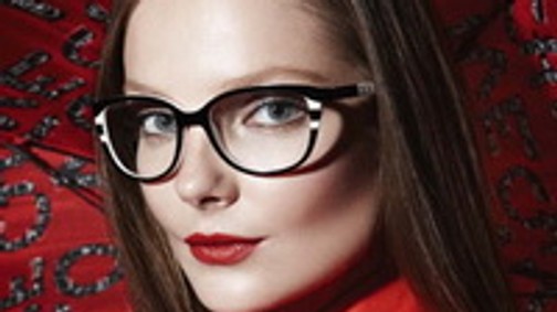 Mihalik Enikő megkötözve