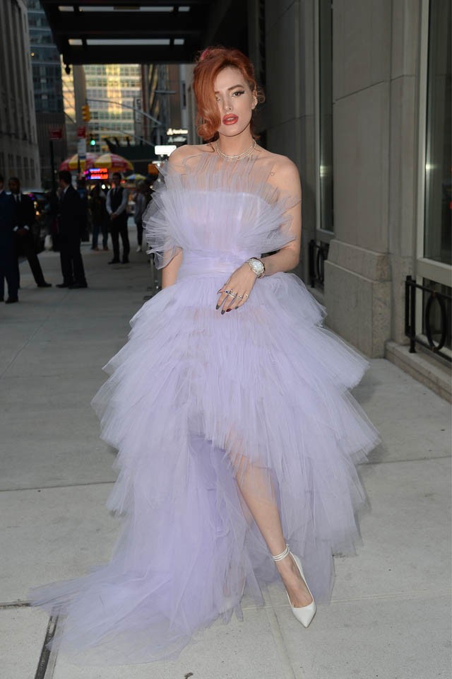 Bella Thorne tüllruha