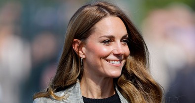 Te kiszúrtad? Katalin hercegné a ruhájával üzent Harry hercegnek és Meghan Markle-nek