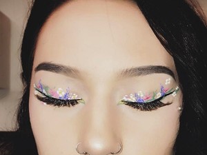 A legújabb tavaszi sminktrend az Instagramon: mesebeli virágos szemsmink!