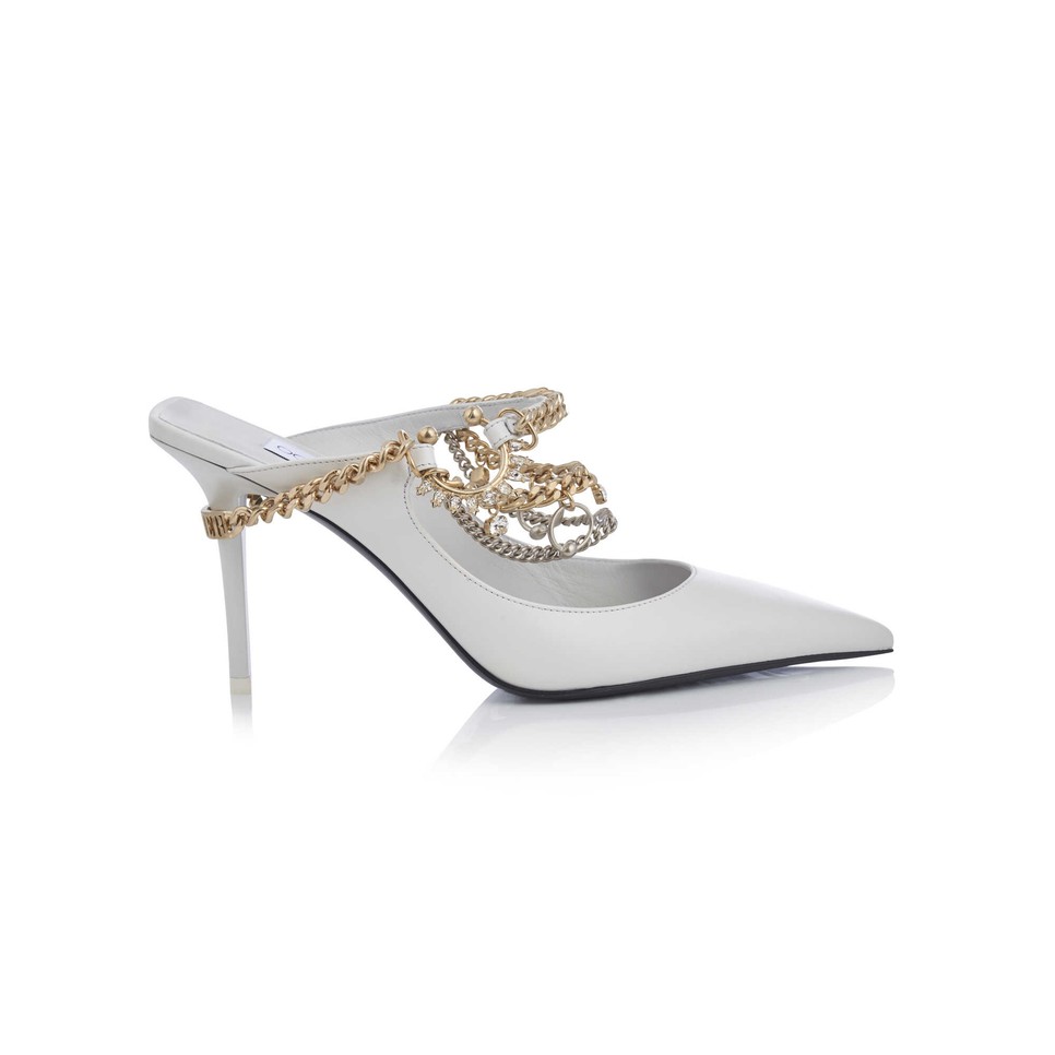 A Bing névre hallgató modell a Jimmy Choo és Jean Paul Gaultier kolleborációs kollekcióban