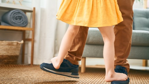 „Nem érzem magam férfiatlannak, amiért én maradok otthon a gyerekkel, miközben a feleségem dolgozik”