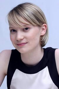 mia-wasikowska-200-d0000B24Cc7b2b326fc04.jpg
