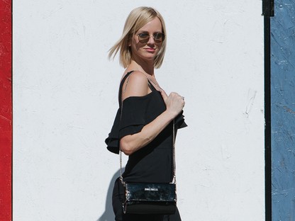 Parti Regina ma talpig feketében nyomja