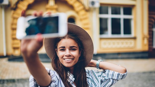 Ismerd meg Az év közösségimédia szereplője kategória idei jelöltjeit