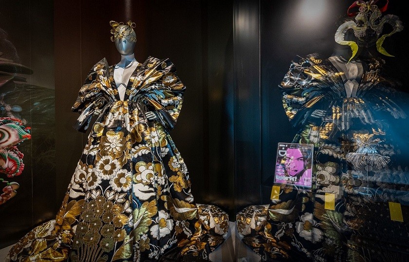 Björk lehengerlő színpadi megjelenése