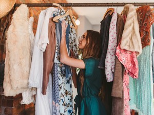 Végre van miért és hova kiöltöznünk a hosszú karantén után, de miért szorongunk miatta?