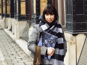 Cselényi Eszter ma bevetette a kockás mintát!