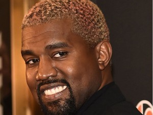 Kanye West legendás órát villantott, csak egy fél ház ára