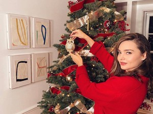 Íme a sztárok karácsonyfái: na, ki díszít szebben?