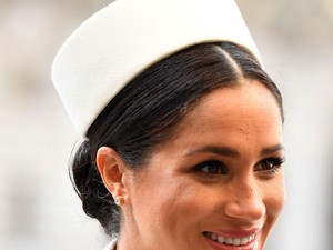 Meghan Markle egy olyan kiegészítőt viselt ma, ami egyáltalán nem jellemző rá