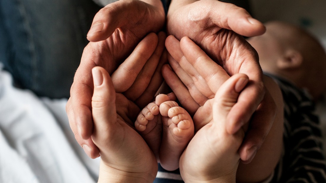 Az első gyermek megszületése utána a klasszikus férfi-női szerepek hirtelen megváltoznak, ami sok esetben vezethet váláshoz is. Pszichológus szakértővel beszélgettünk a leggyakoribb problémákról és a lehetséges megoldásokról
