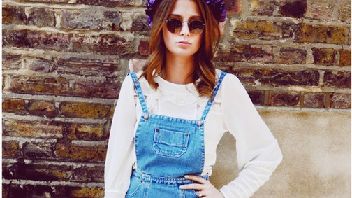 Angol valóságshow-sztár modern hippi szerelésben