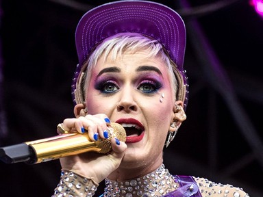 Katy Perry öregfilmsztár-hajjal sokkolt