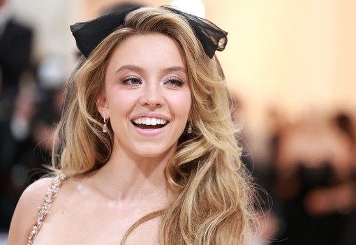 Sydney Sweeney virágba borult, Jennifer Lopez meztelenruhában tündökölt - 10 csodaszép ruhaköltemény a torontói filmfesztiválról