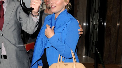 Kate Winslet pocakja már szépen gömbölyödik