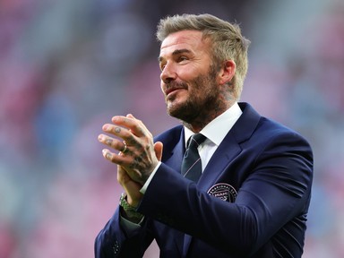 Hírességek lepték el Budapestet, David Beckham egy sorozatsztárral és egy zenei ikonnal szurkolt