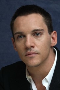200-jonathan-rhys-meyers-d0000D6FE6622f07f7f59.jpg