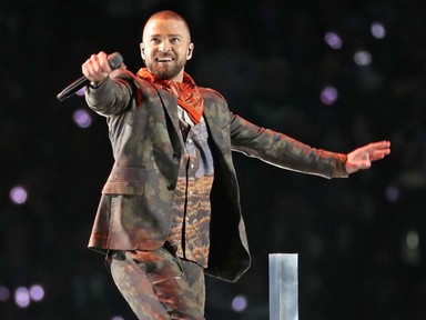 Zseniális mémek születtek a Justin Timberlake mellett unatkozó fiúról a Super Bowlon