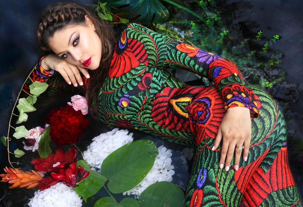 Kulcsár Edina örömmel viseli majd a Sugarbird Matyó kollekció darabjait, amikor csak lehet