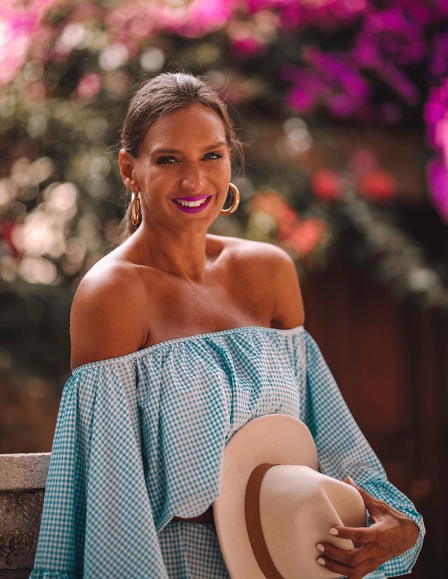 Imádjuk Nagy Niki rúzsát ezzel a ruhával!