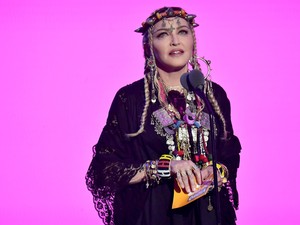 Ilyen szívdöglesztő férfi lett Madonna fiából