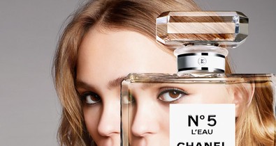 Johnny Depp kicsi lánya kelti új életre a legendás parfümöt