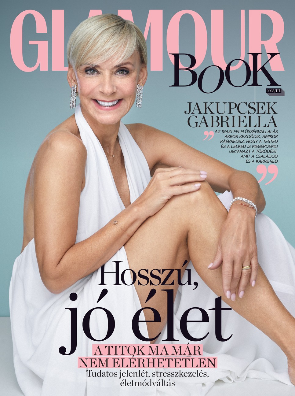 Jakupcsek Gabriella GLAMOUR Book címlap – Ruha JACQUEMUS-net-a-porter.com, Fülbevaló és karkötő SWAROVSKI