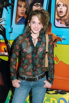 Igazi tini szett a Scooby Doo második részének bemutatóján: magas lófarok, farmer.