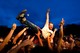 A világzene is helyet kap a Sziget repertoárjában, itt épp orosz zenerajongók ünnepelnek. (2006)