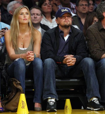 Leonardo DiCaprio és Bar Refaeli izraeli szupermodell Las Vegasban találkoztak először: 2005 novemberében egy U2 koncert utáni partin ismerkedtek meg. 