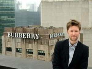Burberry felgyújtotta a fényeket