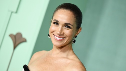 Diana hercegnét másolta szettjével Meghan Markle, elképesztően festett Harry herceg felesége
