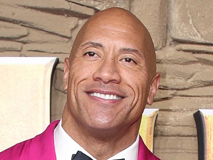 Dwayne Johnson egy nagyon vad pink zakóban ment a Jumanji premierjére