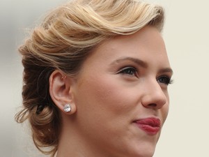 Scarlett Johansson 11 klasszikus frizurája