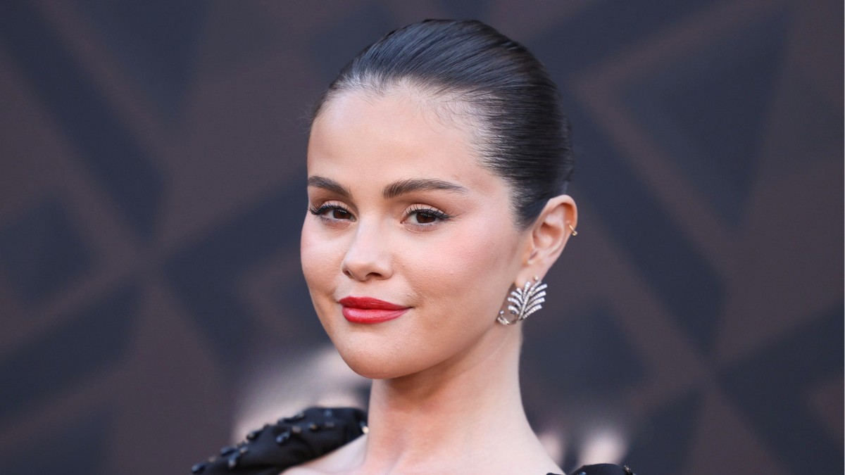 Selena Gomez aprócska bikiniben pózolt a kamerának, csak úgy sugárzik belőle a magabiztosság