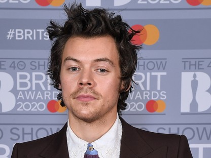 Elég meghökkentő: Harry Styles egy szál neccharisnyában