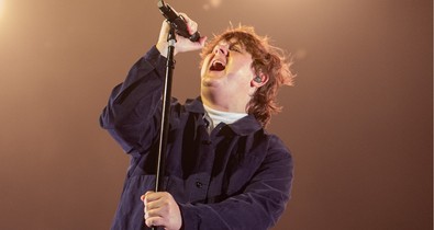 Lewis Capaldi elképesztő koncertet adott a Sziget Fesztiválon - egy dologról egész végig nem tudta levenni a szemét 