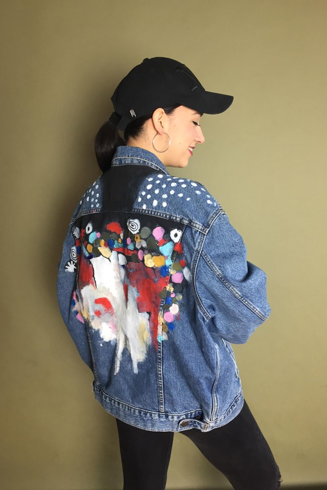 Ilyen menőn kifestett farmerdzsekit még nem láttál